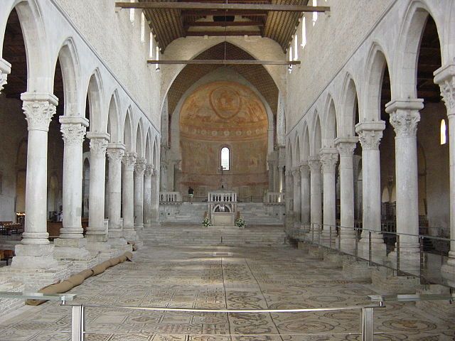 Aquileia - interno della basilica